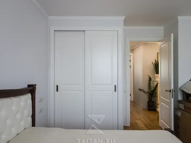 Белый шкаф-купе из МДФ