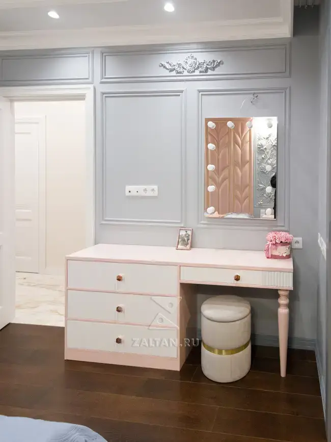 Комод и туалетный столик