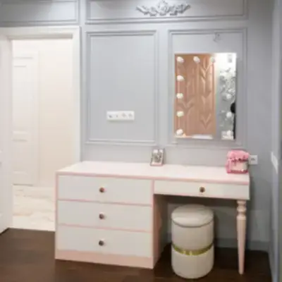 Комод и макияжный столик в детскую