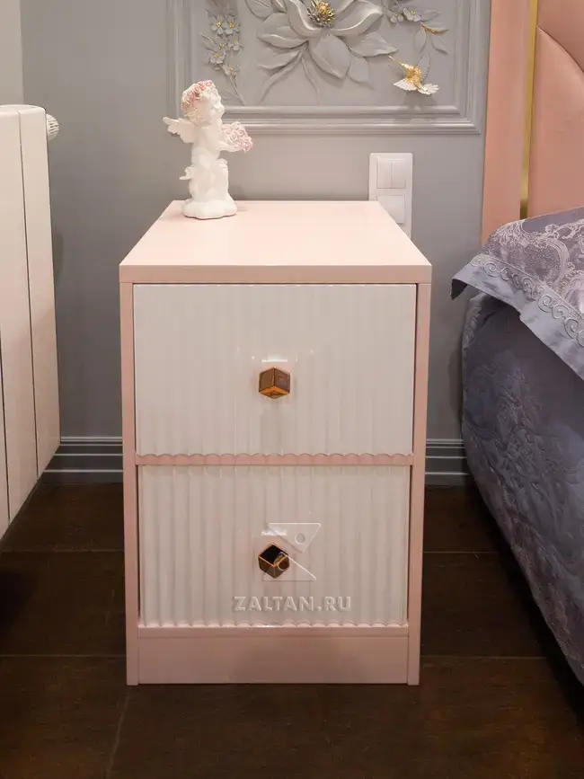 Тумба кораллового цвета