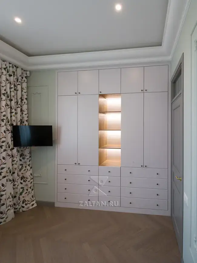 Современный шкаф в спальню