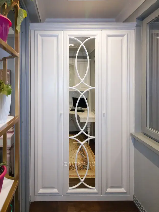 Белый шкаф на балкон