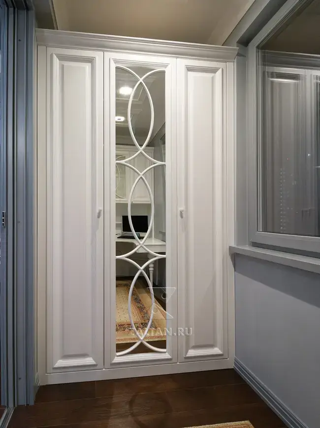 Классический шкаф на балкон