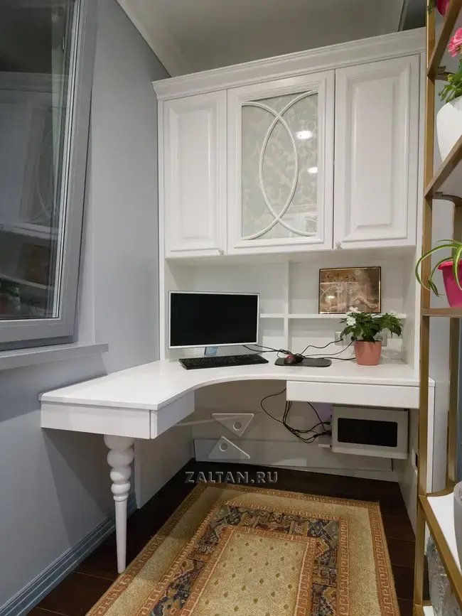 Белый угловой стол