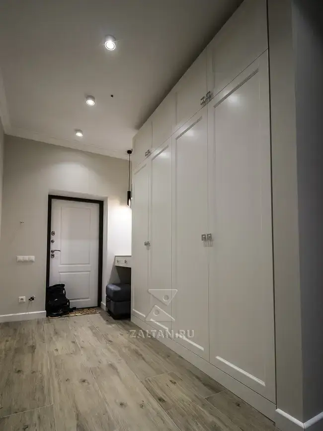 Большой шкаф в прихожую