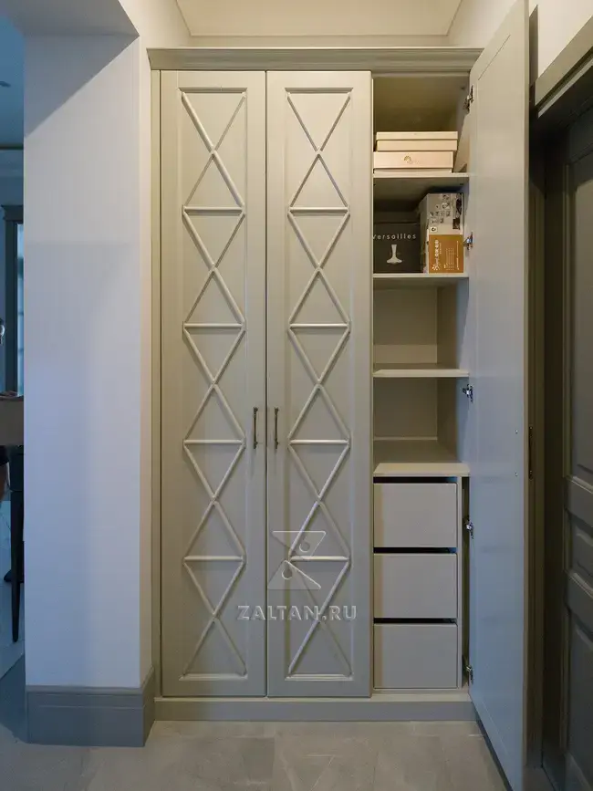 Нполнение шкафа с ящиками