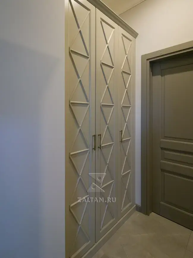 Шкаф от стены до стены