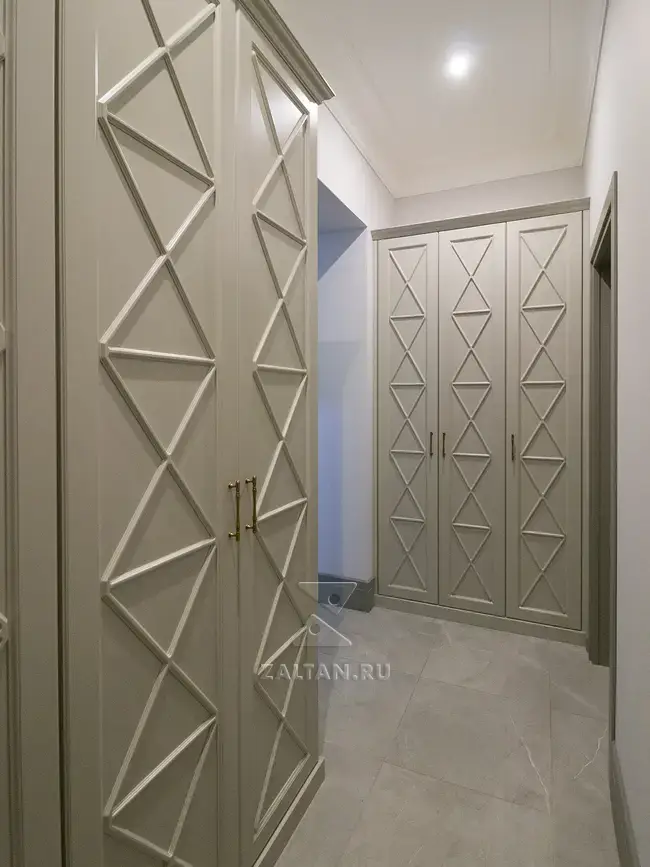 Шкафы в коридоре