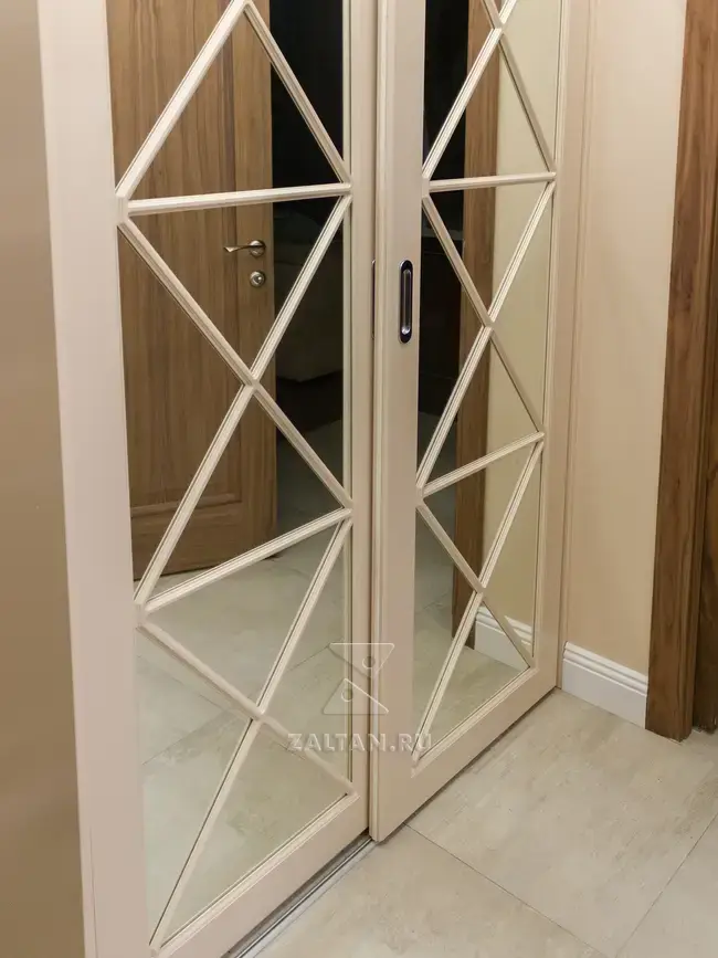 Фасады шкафа с перекрестиями