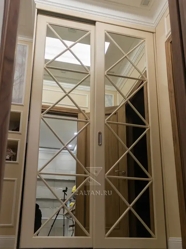 Зеркальные двери с раскладкой