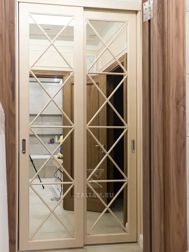 Зеркальный шкаф-купе