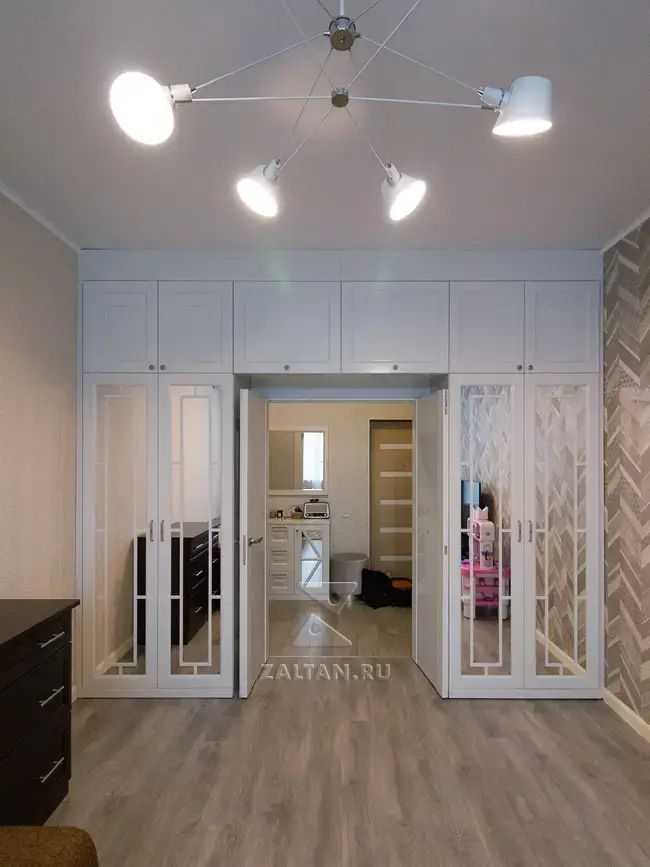 П-образный шкаф в гостиную