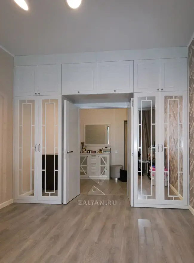 Шкаф с антресолью