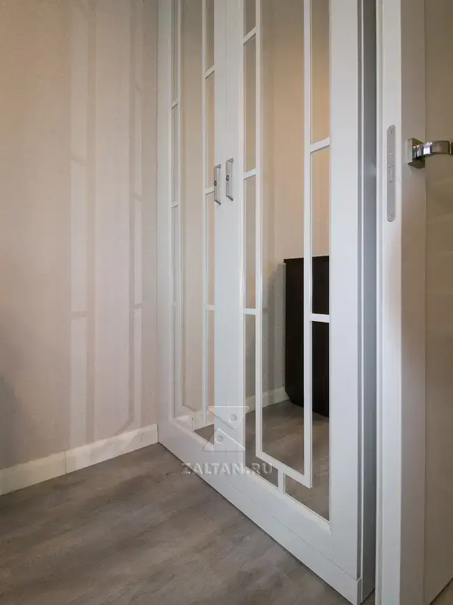 Шкаф в стиле неоклассика