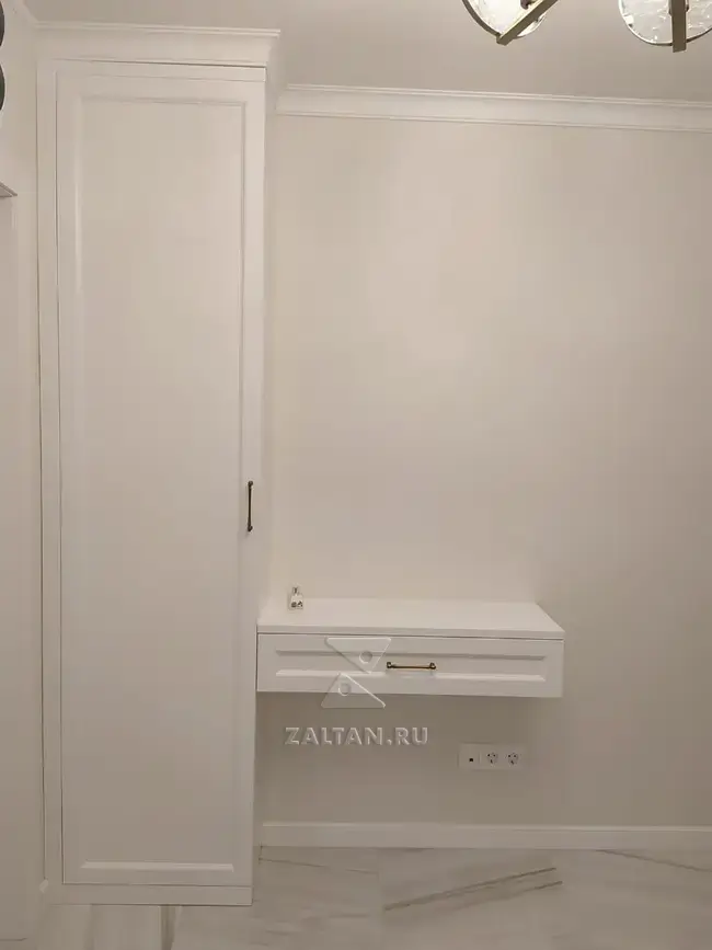 Классический шкаф в прихожую