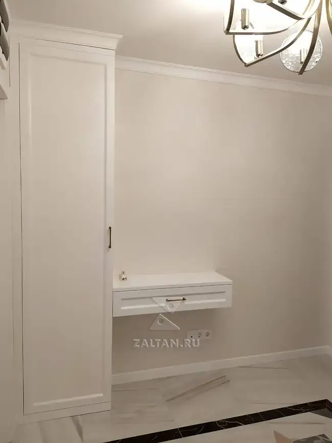 Шкаф с подвесной тумбочкой