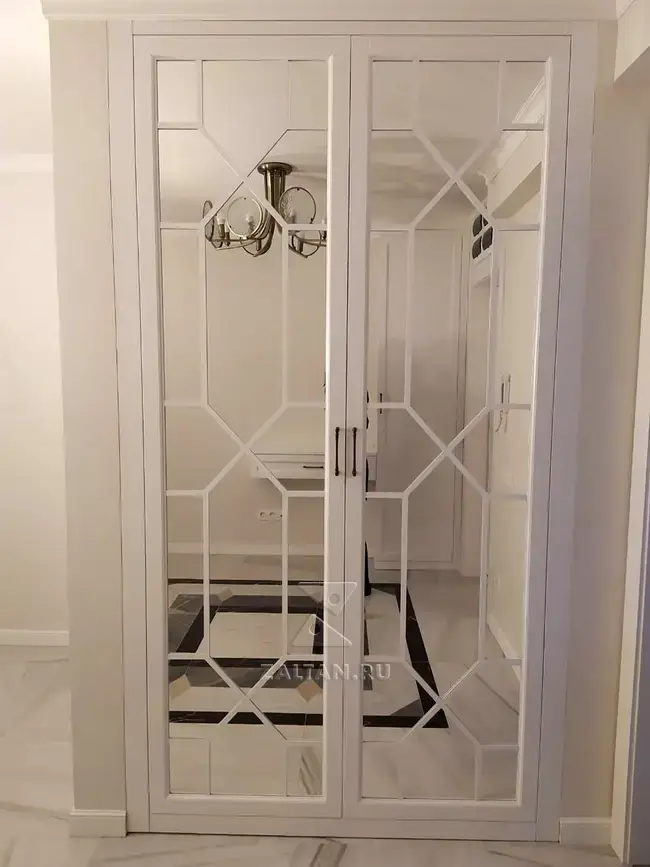 Зеркальный шкаф в прихожую