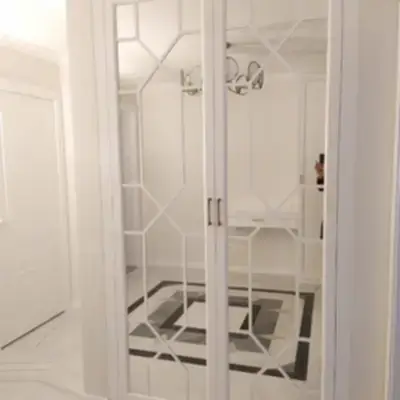 Встроенный зеркальный шкаф