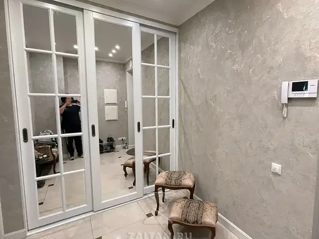 Встроенный зеркальный шкаф