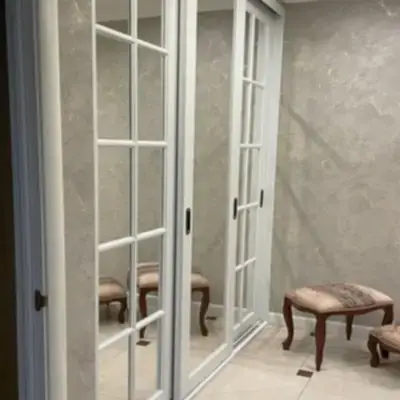 Встроенный зеркальный шкаф-купе