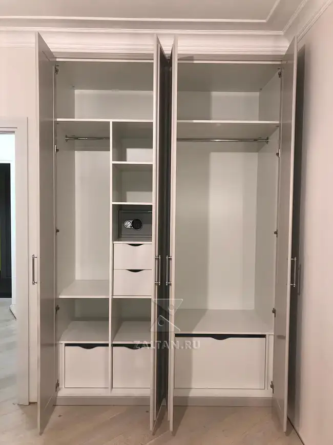 Наполнение шкафа в спальне