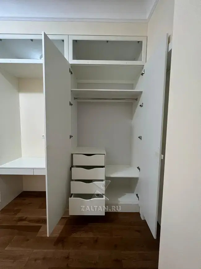 Секция со штангой с ящиками