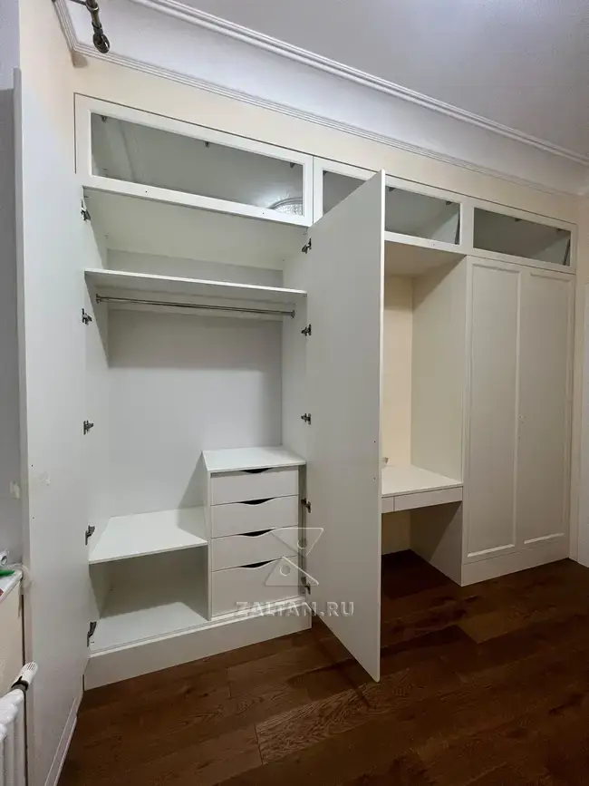 Шкаф с ящиками