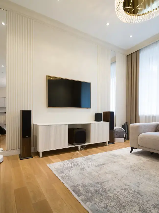 Стеновые панели с зеркалом и тумба