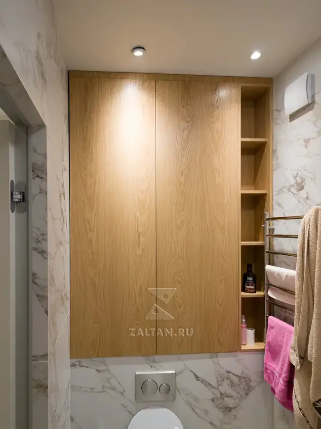 Шкаф из шпона дуба в санузел