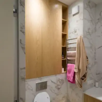 Шкаф из шпона над инсталяцией