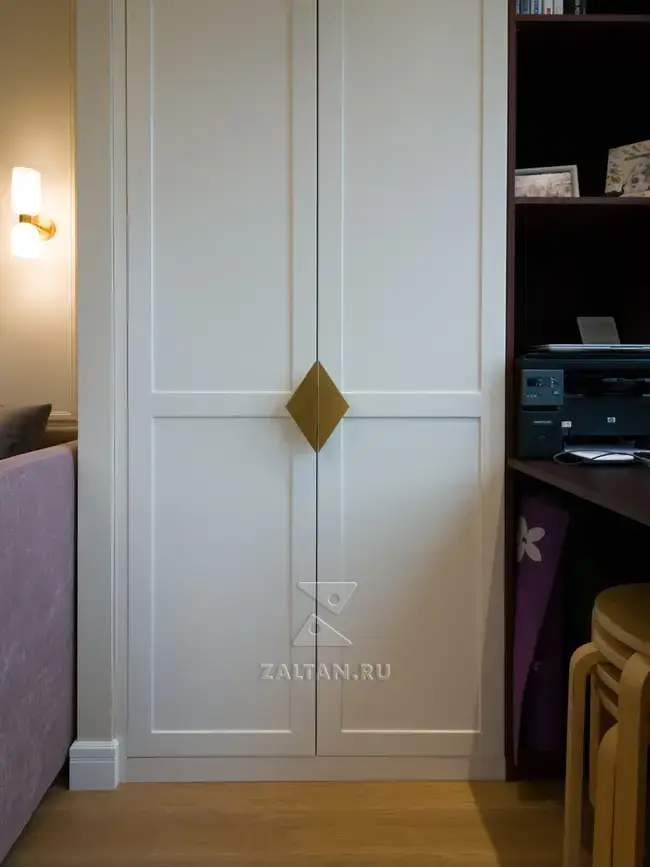 Распашной шкаф с фрезеровкой