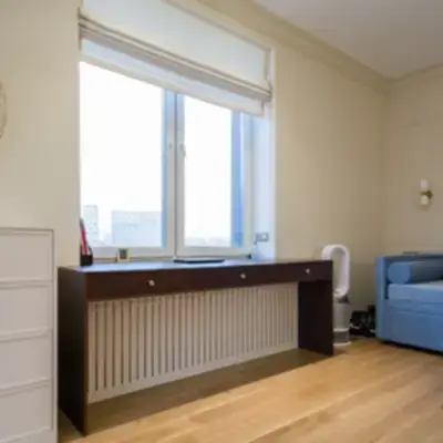 Рабочее место у окна с детской