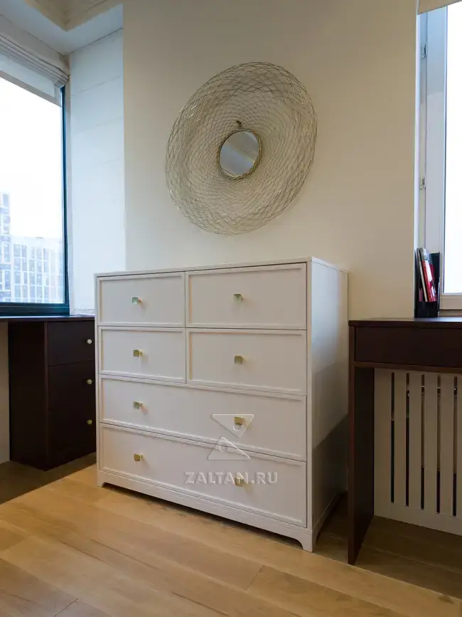 Белый большой комод