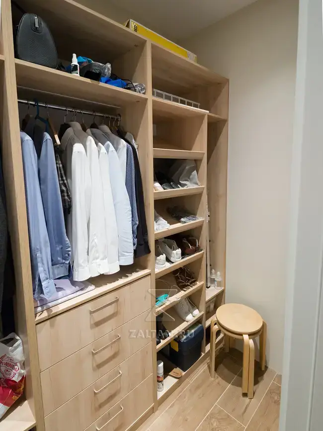 Современная гардеробная комната