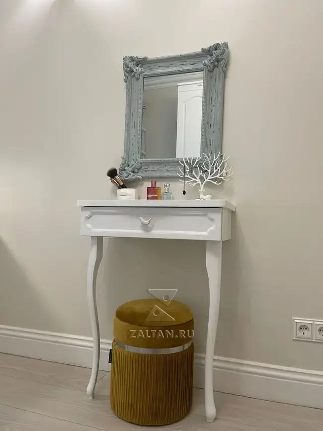 Консольный столик в детскую