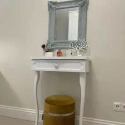 Консольный столик в детскую