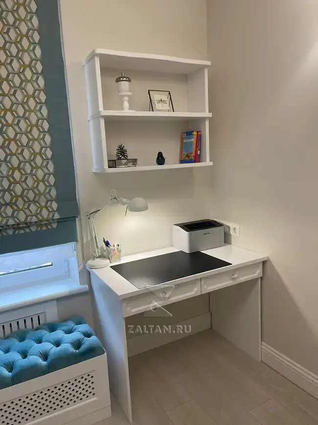 Рабочее место с полками