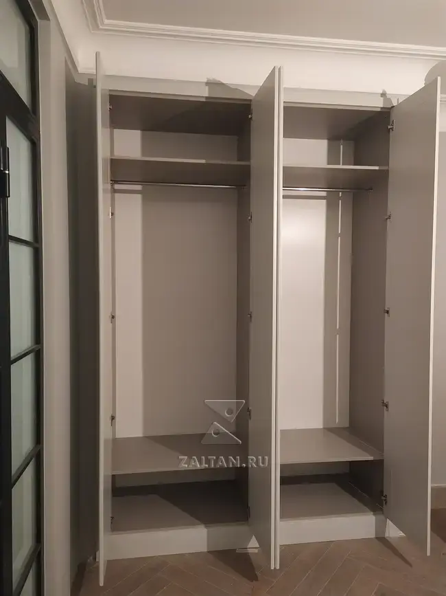 Встроенный шкаф классика