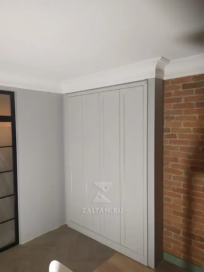 Шкаф в прихожей из МДФ