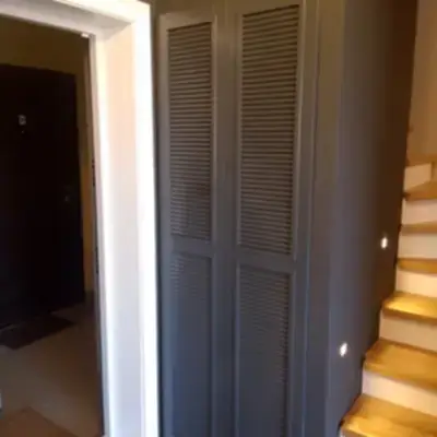 Жалюзиный шкаф в нише