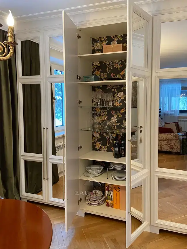 Шкаф для посуды в столовую