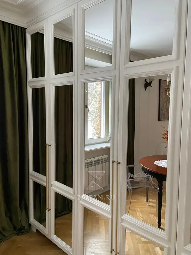 Шкаф в столовую