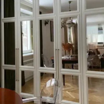 Зеркальный шкаф в столовую