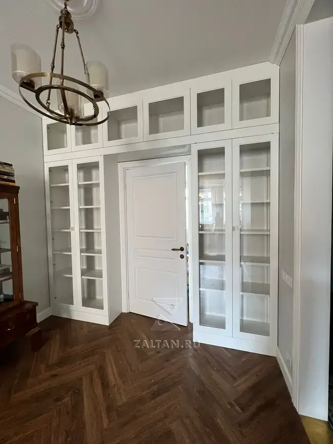 Книжный шкаф в гостиную