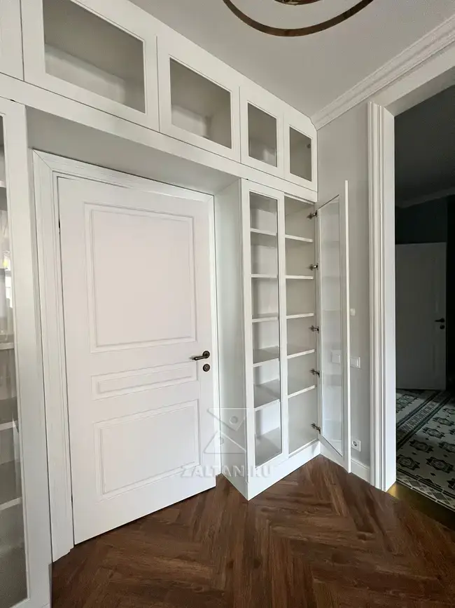 Шкаф для книг классика