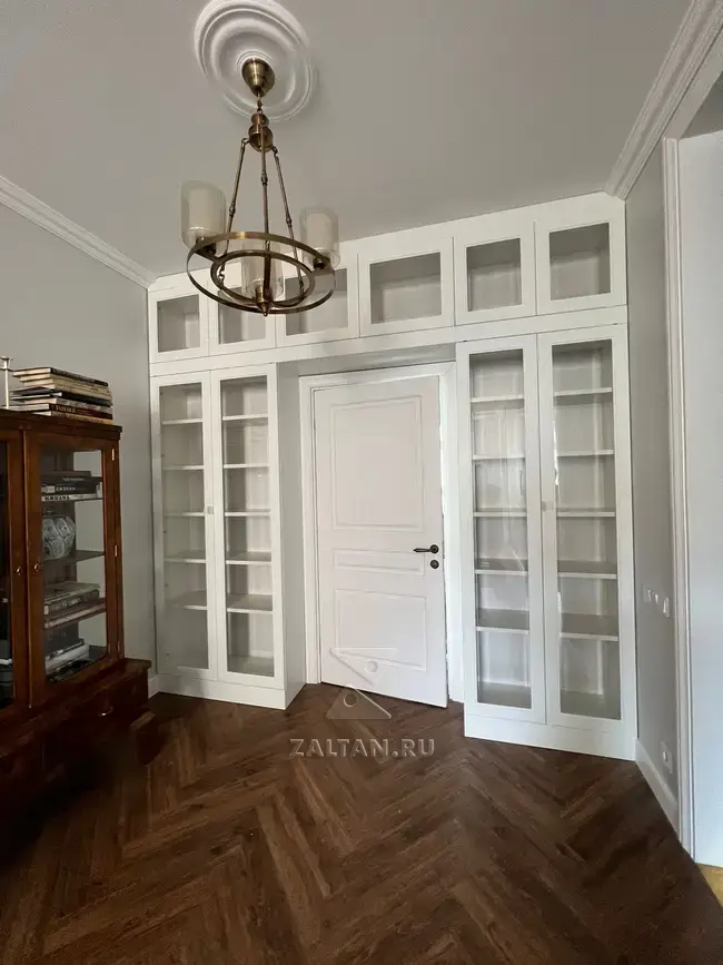 Шкаф в гостиную для книг