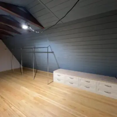 Гардеробная в мансарде