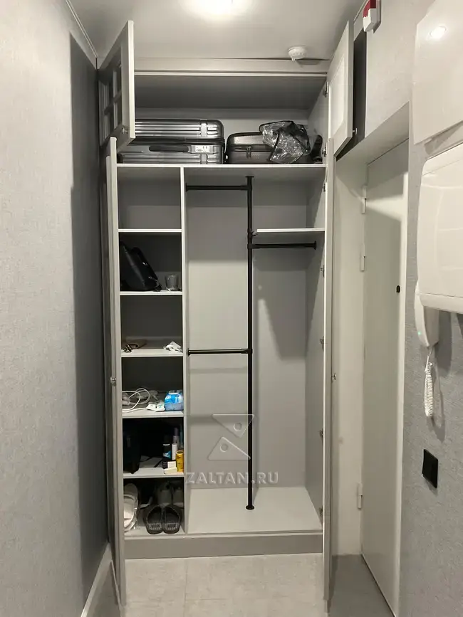 Наполнение шкафа в прихожую