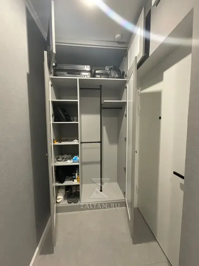 Шкаф с антресолями