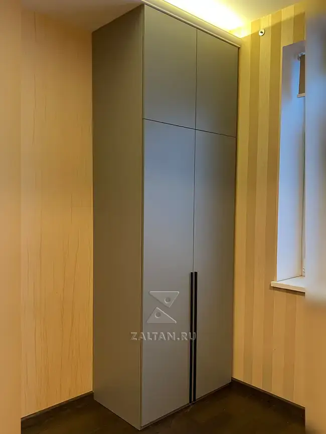 Распашной шкаф в детскую